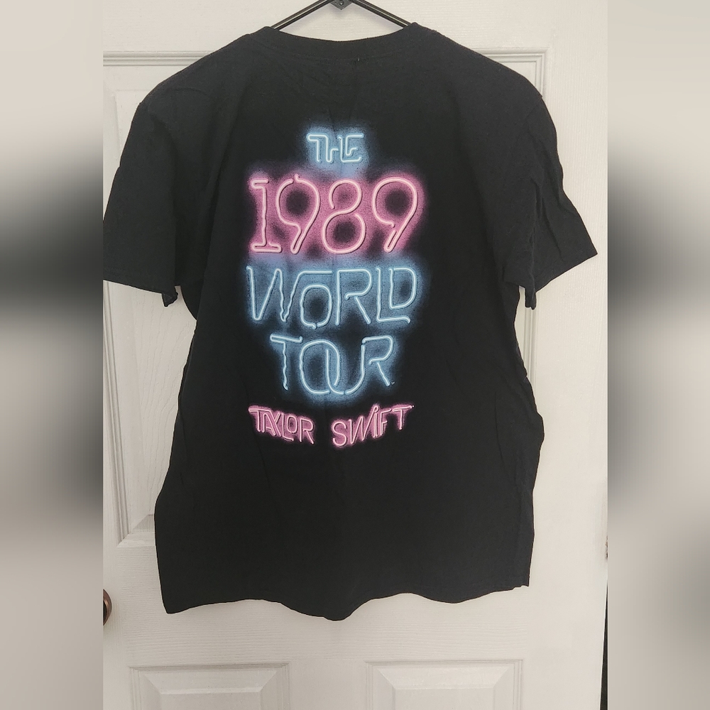 Rare Taylor swift crew shirt 1989 tour